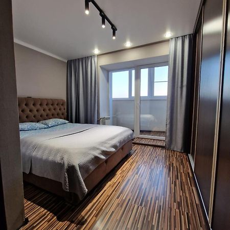 Apartment On Republic Square Ust-Kamenogorsk Exterior photo